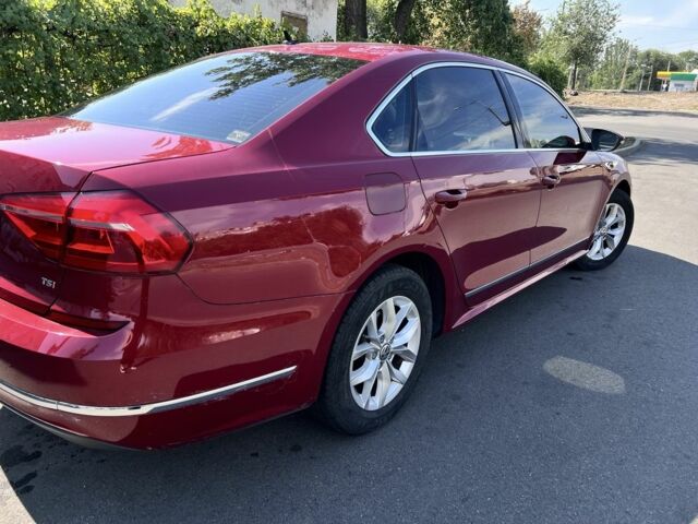 Красный Фольксваген Пассат, объемом двигателя 1.8 л и пробегом 169 тыс. км за 11399 $, фото 5 на Automoto.ua