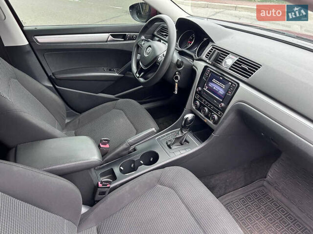 Червоний Фольксваген Пассат, об'ємом двигуна 1.8 л та пробігом 177 тис. км за 9500 $, фото 33 на Automoto.ua