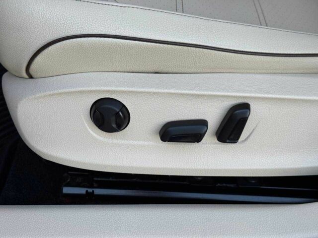 Фольксваген Пассат 2016 в Киеве на Automoto.ua Красный Фольксваген Пассат, объемом двигателя 1.8 л и пробегом 110 тыс. км за 12000 $, фото 10 на Automoto.ua