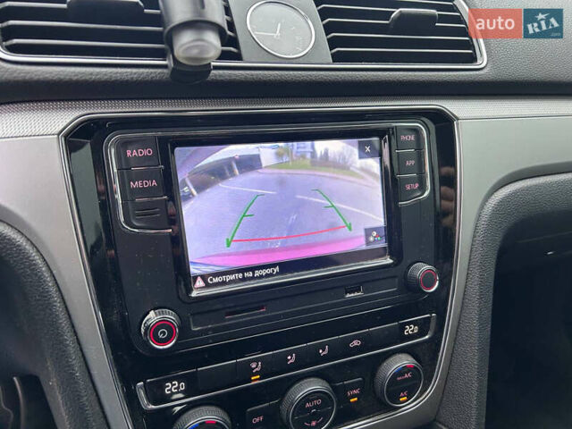 Красный Фольксваген Пассат, объемом двигателя 1.8 л и пробегом 177 тыс. км за 9500 $, фото 24 на Automoto.ua