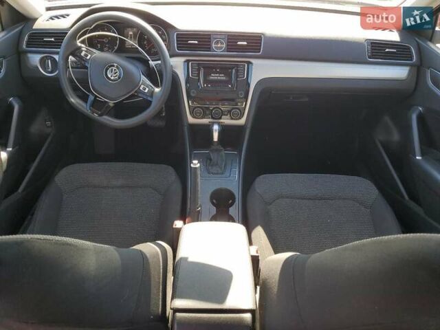 Фольксваген Пассат 2016 в Киеве на Automoto.ua Красный Фольксваген Пассат, объемом двигателя 1.8 л и пробегом 210 тыс. км за 2366 $, фото 7 на Automoto.ua