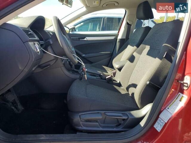 Фольксваген Пассат 2016 в Киеве на Automoto.ua Красный Фольксваген Пассат, объемом двигателя 1.8 л и пробегом 210 тыс. км за 2366 $, фото 6 на Automoto.ua