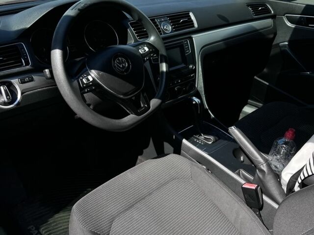 Красный Фольксваген Пассат, объемом двигателя 1.8 л и пробегом 169 тыс. км за 11399 $, фото 9 на Automoto.ua