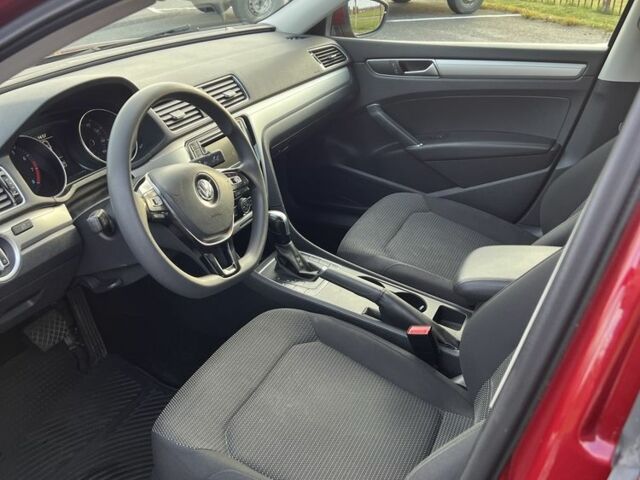 Красный Фольксваген Пассат, объемом двигателя 1.8 л и пробегом 110 тыс. км за 11700 $, фото 6 на Automoto.ua