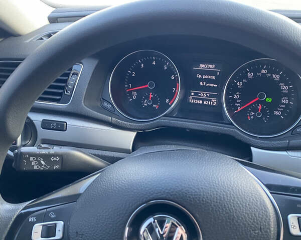 Красный Фольксваген Пассат, объемом двигателя 1.8 л и пробегом 142 тыс. км за 10500 $, фото 16 на Automoto.ua