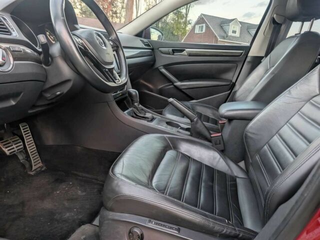 Червоний Фольксваген Пассат, об'ємом двигуна 3.6 л та пробігом 78 тис. км за 7000 $, фото 8 на Automoto.ua