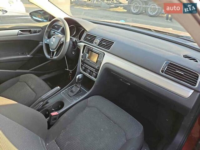 Фольксваген Пассат 2016 в Киеве на Automoto.ua Красный Фольксваген Пассат, объемом двигателя 1.8 л и пробегом 210 тыс. км за 2366 $, фото 14 на Automoto.ua