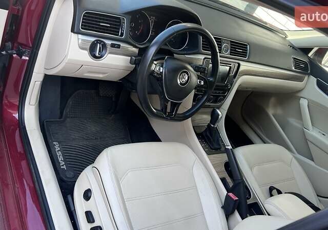Красный Фольксваген Пассат, объемом двигателя 1.8 л и пробегом 193 тыс. км за 11900 $, фото 4 на Automoto.ua