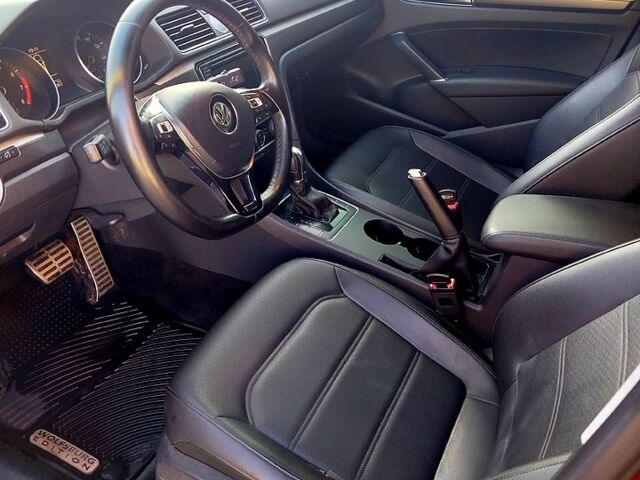 Красный Фольксваген Пассат, объемом двигателя 1.8 л и пробегом 120 тыс. км за 11000 $, фото 5 на Automoto.ua