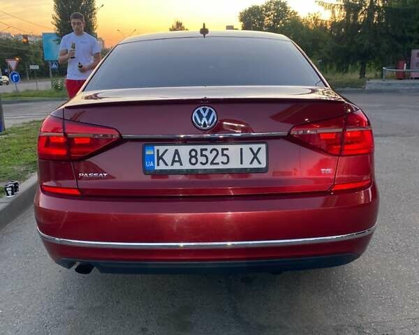 Красный Фольксваген Пассат, объемом двигателя 1.8 л и пробегом 142 тыс. км за 10500 $, фото 1 на Automoto.ua