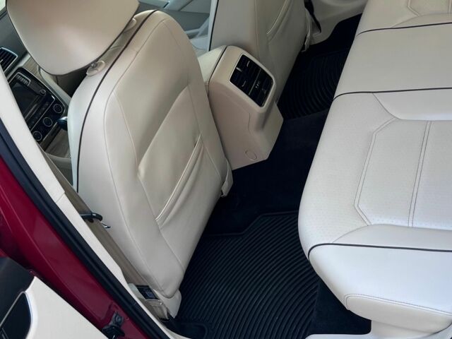 Красный Фольксваген Пассат, объемом двигателя 1.78 л и пробегом 196 тыс. км за 11900 $, фото 5 на Automoto.ua