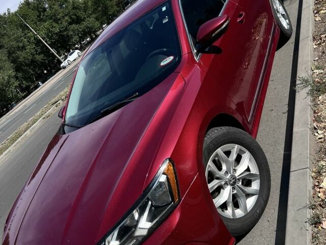 Красный Фольксваген Пассат, объемом двигателя 1.8 л и пробегом 169 тыс. км за 11399 $, фото 2 на Automoto.ua