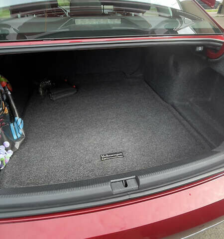 Красный Фольксваген Пассат, объемом двигателя 1.8 л и пробегом 95 тыс. км за 15000 $, фото 6 на Automoto.ua