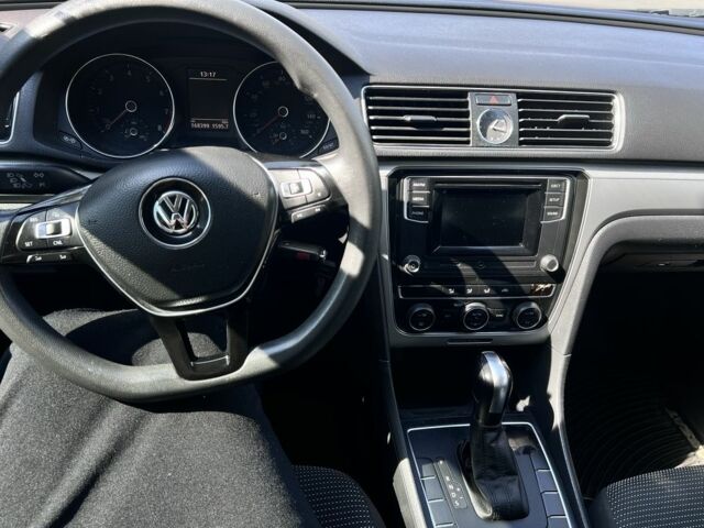 Красный Фольксваген Пассат, объемом двигателя 1.8 л и пробегом 169 тыс. км за 11399 $, фото 3 на Automoto.ua