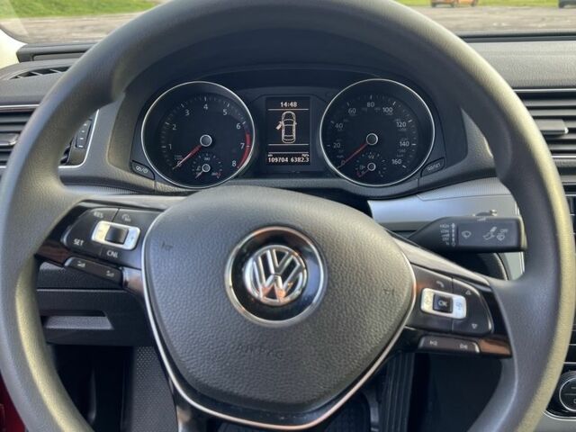 Красный Фольксваген Пассат, объемом двигателя 1.8 л и пробегом 110 тыс. км за 11700 $, фото 4 на Automoto.ua