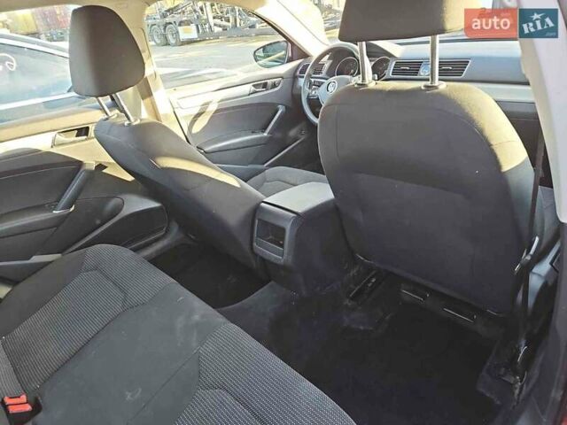 Фольксваген Пассат 2016 в Киеве на Automoto.ua Красный Фольксваген Пассат, объемом двигателя 1.8 л и пробегом 210 тыс. км за 2366 $, фото 19 на Automoto.ua