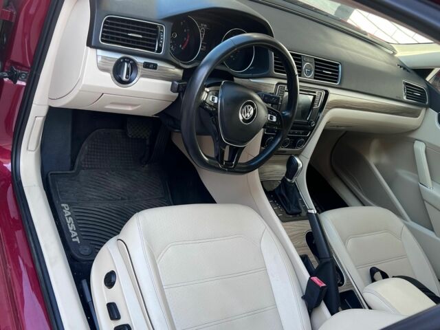 Красный Фольксваген Пассат, объемом двигателя 1.78 л и пробегом 196 тыс. км за 11900 $, фото 4 на Automoto.ua