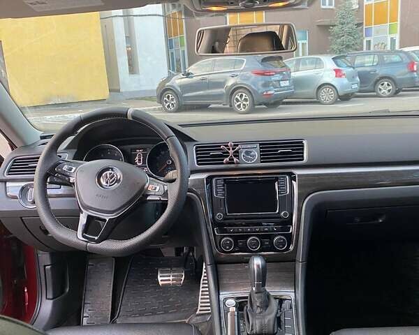 Фольксваген Пассат 2016 в Киеве на Automoto.ua Красный Фольксваген Пассат, объемом двигателя 1.8 л и пробегом 149 тыс. км за 9500 $, фото 4 на Automoto.ua