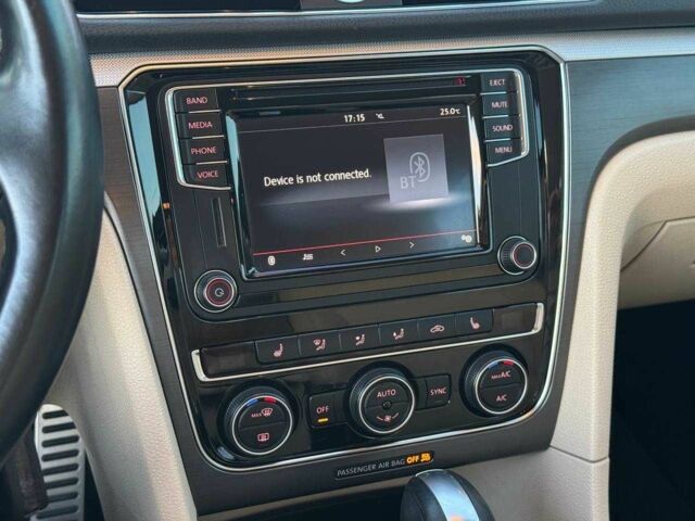 Фольксваген Пассат 2016 в Киеве на Automoto.ua Красный Фольксваген Пассат, объемом двигателя 1.8 л и пробегом 110 тыс. км за 12000 $, фото 15 на Automoto.ua