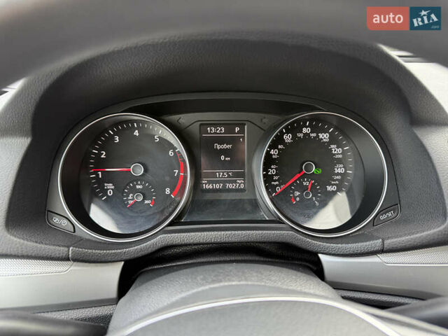 Красный Фольксваген Пассат, объемом двигателя 1.8 л и пробегом 170 тыс. км за 15800 $, фото 18 на Automoto.ua