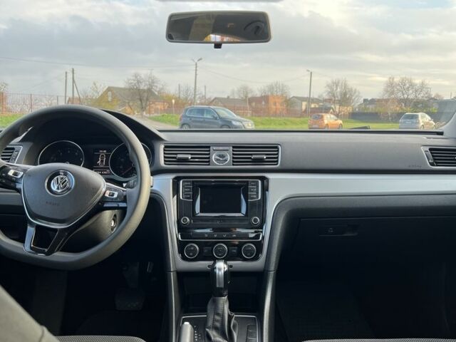 Красный Фольксваген Пассат, объемом двигателя 1.8 л и пробегом 110 тыс. км за 11700 $, фото 5 на Automoto.ua