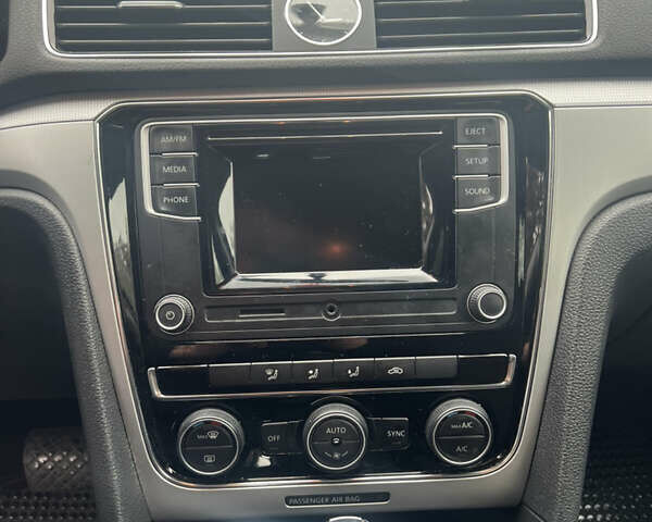 Червоний Фольксваген Пассат, об'ємом двигуна 1.8 л та пробігом 110 тис. км за 11700 $, фото 4 на Automoto.ua