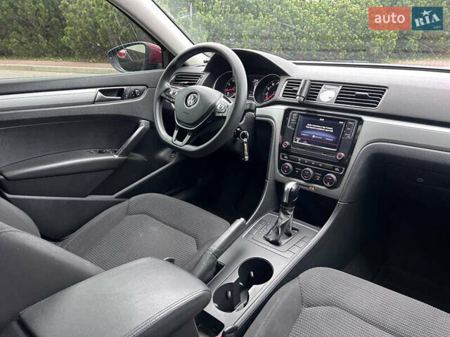 Червоний Фольксваген Пассат, об'ємом двигуна 1.8 л та пробігом 177 тис. км за 9500 $, фото 31 на Automoto.ua