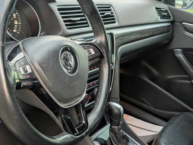 Червоний Фольксваген Пассат, об'ємом двигуна 3.6 л та пробігом 78 тис. км за 7000 $, фото 9 на Automoto.ua