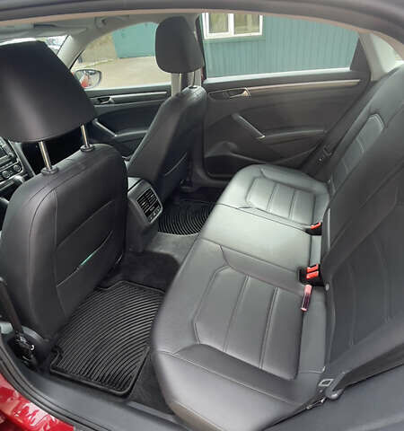 Красный Фольксваген Пассат, объемом двигателя 1.8 л и пробегом 95 тыс. км за 15000 $, фото 4 на Automoto.ua