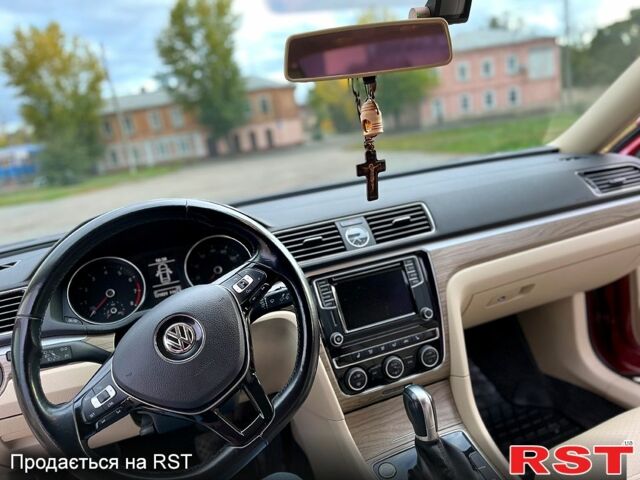 Красный Фольксваген Пассат, объемом двигателя 1.8 л и пробегом 121 тыс. км за 14000 $, фото 5 на Automoto.ua