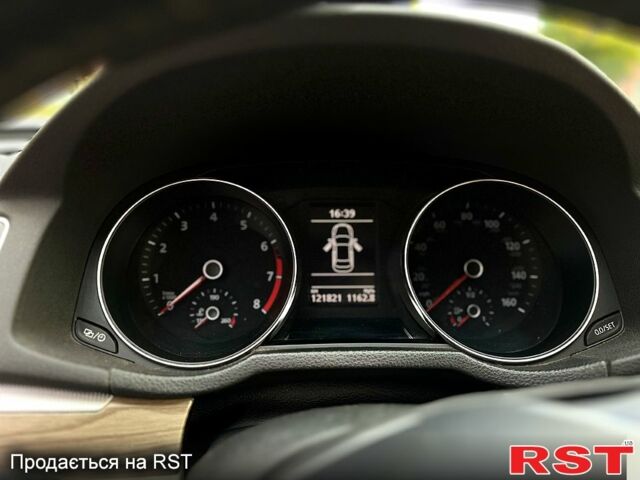 Красный Фольксваген Пассат, объемом двигателя 1.8 л и пробегом 121 тыс. км за 14000 $, фото 6 на Automoto.ua