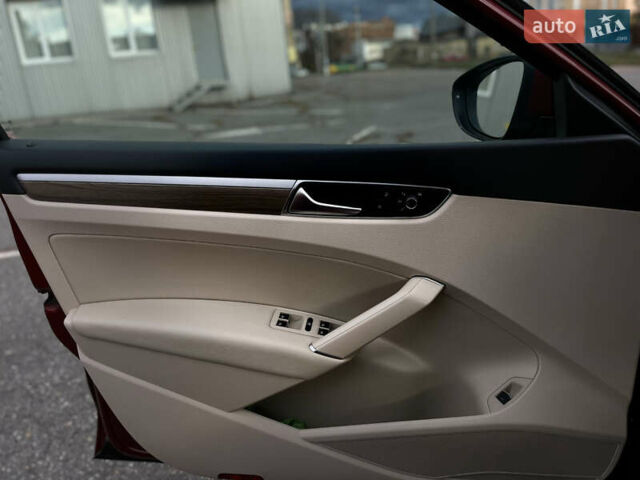 Красный Фольксваген Пассат, объемом двигателя 1.8 л и пробегом 121 тыс. км за 14000 $, фото 11 на Automoto.ua