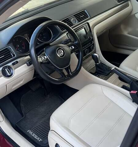 Красный Фольксваген Пассат, объемом двигателя 1.8 л и пробегом 193 тыс. км за 11900 $, фото 3 на Automoto.ua