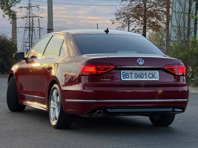 Фольксваген Пассат 2016 в Киеве на Automoto.ua Красный Фольксваген Пассат, объемом двигателя 1.8 л и пробегом 110 тыс. км за 12000 $, фото 7 на Automoto.ua
