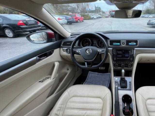 Красный Фольксваген Пассат, объемом двигателя 3.6 л и пробегом 74 тыс. км за 1650 $, фото 9 на Automoto.ua