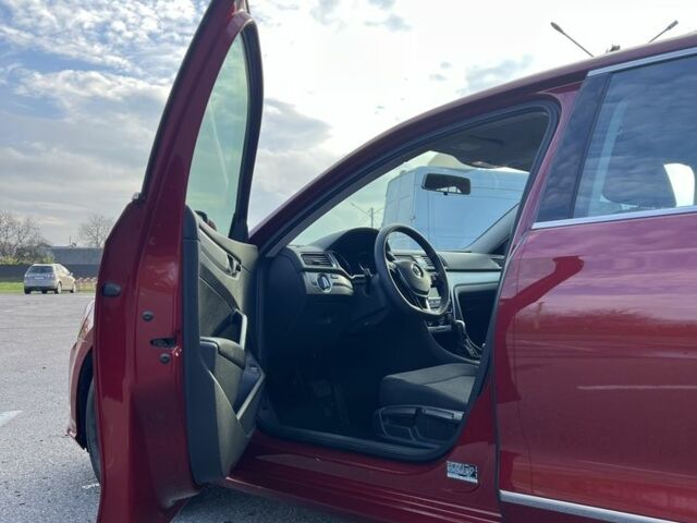 Красный Фольксваген Пассат, объемом двигателя 1.8 л и пробегом 110 тыс. км за 11700 $, фото 3 на Automoto.ua