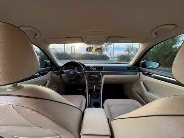 Фольксваген Пассат 2016 в Киеве на Automoto.ua Красный Фольксваген Пассат, объемом двигателя 1.8 л и пробегом 110 тыс. км за 12000 $, фото 11 на Automoto.ua