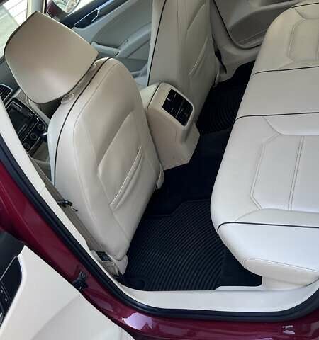 Красный Фольксваген Пассат, объемом двигателя 1.8 л и пробегом 193 тыс. км за 11900 $, фото 5 на Automoto.ua