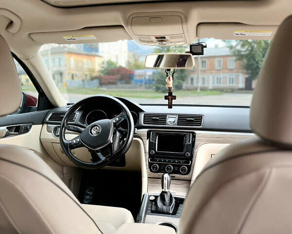 Красный Фольксваген Пассат, объемом двигателя 1.8 л и пробегом 121 тыс. км за 14000 $, фото 5 на Automoto.ua