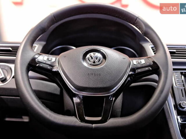 Красный Фольксваген Пассат, объемом двигателя 1.8 л и пробегом 190 тыс. км за 14900 $, фото 45 на Automoto.ua