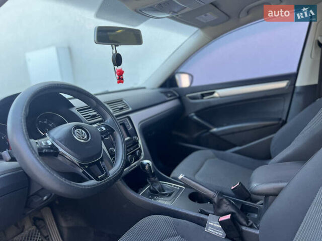 Красный Фольксваген Пассат, объемом двигателя 1.8 л и пробегом 169 тыс. км за 11400 $, фото 4 на Automoto.ua