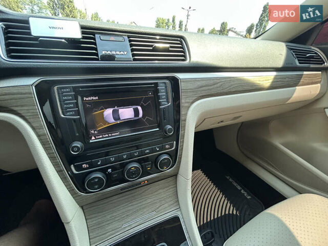 Красный Фольксваген Пассат, объемом двигателя 2 л и пробегом 39 тыс. км за 17500 $, фото 7 на Automoto.ua