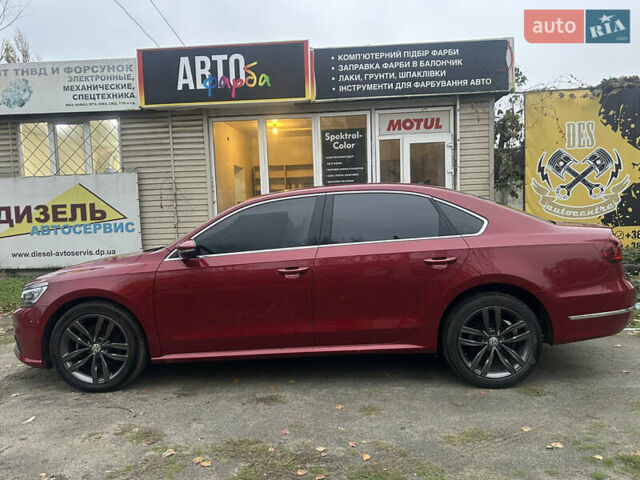 Красный Фольксваген Пассат, объемом двигателя 2 л и пробегом 39 тыс. км за 16000 $, фото 2 на Automoto.ua