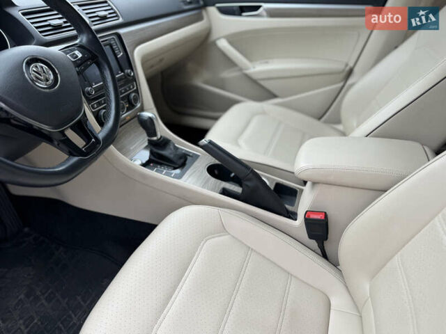 Красный Фольксваген Пассат, объемом двигателя 1.8 л и пробегом 132 тыс. км за 13600 $, фото 14 на Automoto.ua