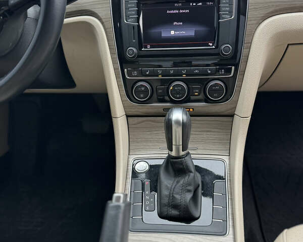 Красный Фольксваген Пассат, объемом двигателя 1.8 л и пробегом 132 тыс. км за 13600 $, фото 28 на Automoto.ua