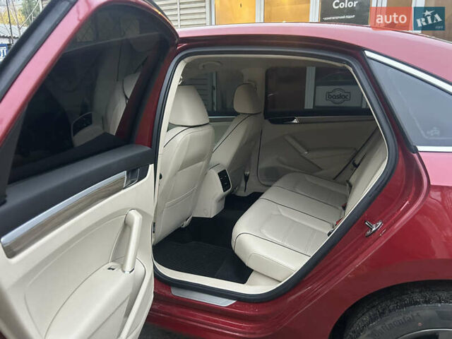 Красный Фольксваген Пассат, объемом двигателя 2 л и пробегом 39 тыс. км за 16000 $, фото 7 на Automoto.ua