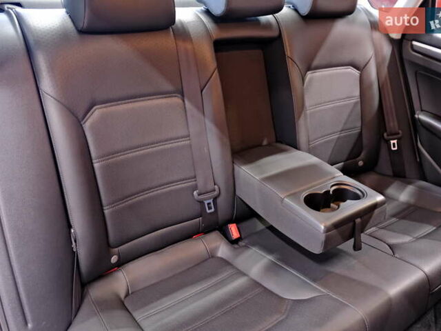 Красный Фольксваген Пассат, объемом двигателя 1.8 л и пробегом 190 тыс. км за 14900 $, фото 39 на Automoto.ua