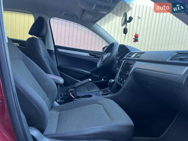 Красный Фольксваген Пассат, объемом двигателя 1.8 л и пробегом 169 тыс. км за 11400 $, фото 5 на Automoto.ua