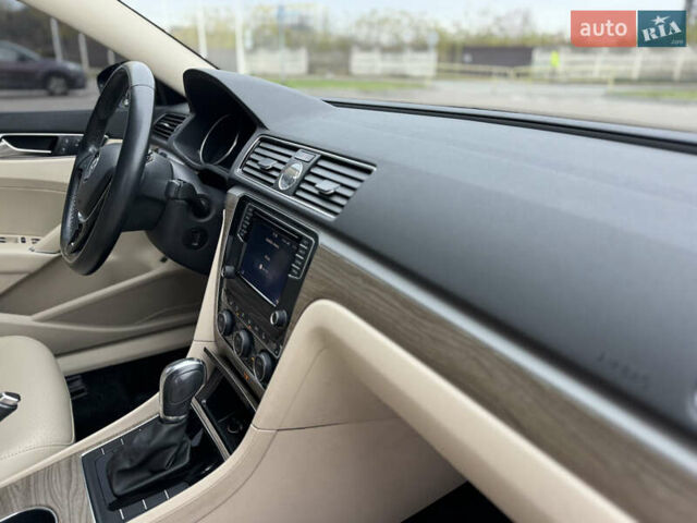 Красный Фольксваген Пассат, объемом двигателя 1.8 л и пробегом 132 тыс. км за 13600 $, фото 32 на Automoto.ua