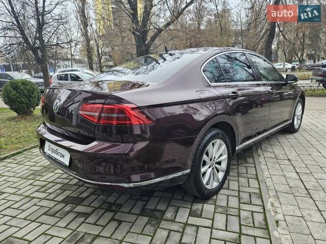 Красный Фольксваген Пассат, объемом двигателя 1.8 л и пробегом 168 тыс. км за 17890 $, фото 7 на Automoto.ua